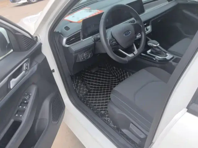 Ford Escort — Фото автомобиля 15