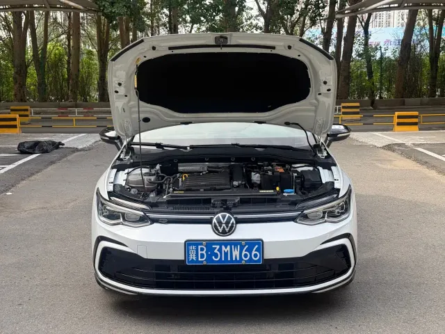 Volkswagen Golf — Фото автомобиля 7