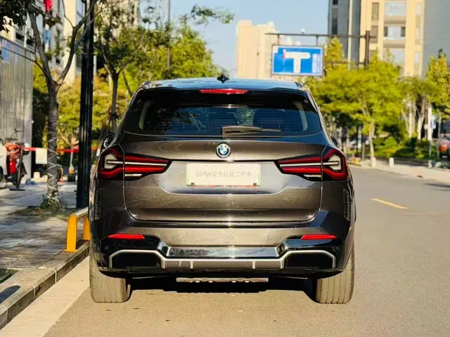 BMW iX3 — Фото автомобиля 5