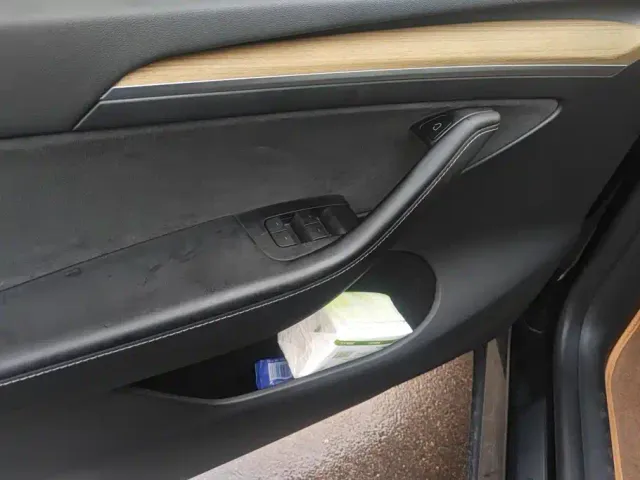 Tesla Model Y — Фото автомобиля 7