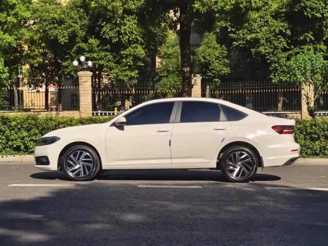 Volkswagen Lavida — Фото автомобиля 14