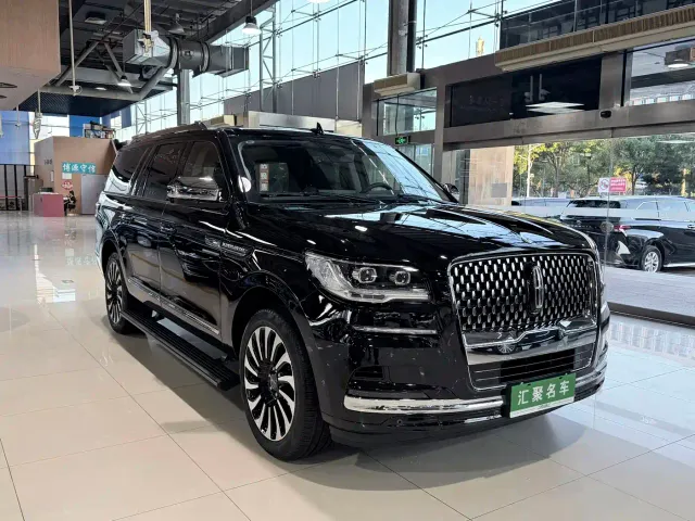 Lincoln Navigator — Фото автомобиля 3