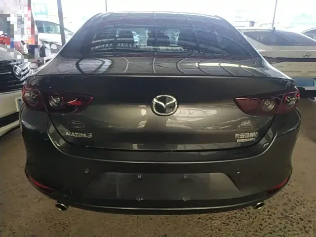 Mazda Axela — Фото автомобиля 5