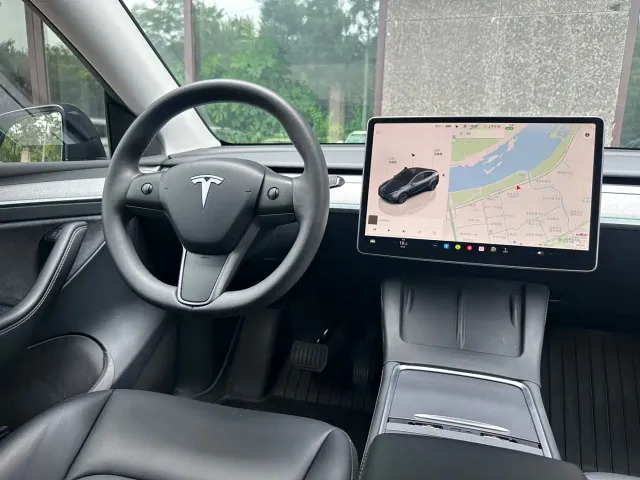 Tesla Model Y — Фото автомобиля 12