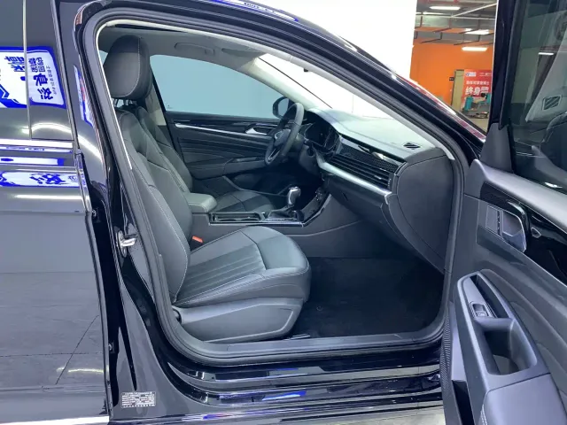 Volkswagen Passat — Фото автомобиля 16
