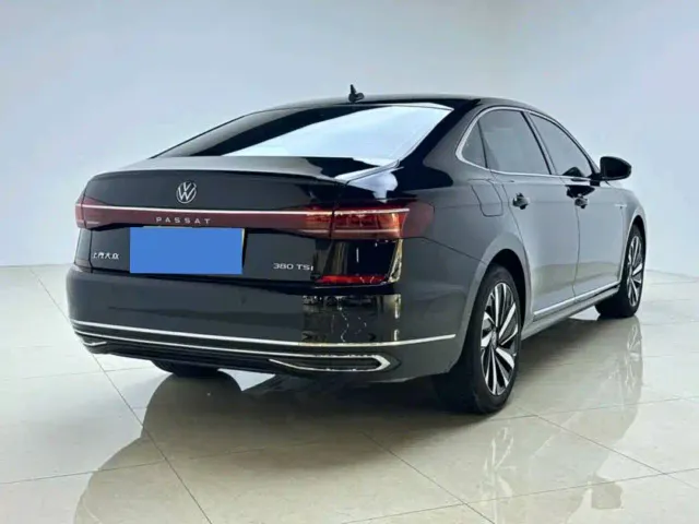 Volkswagen Passat — Фото автомобиля 7