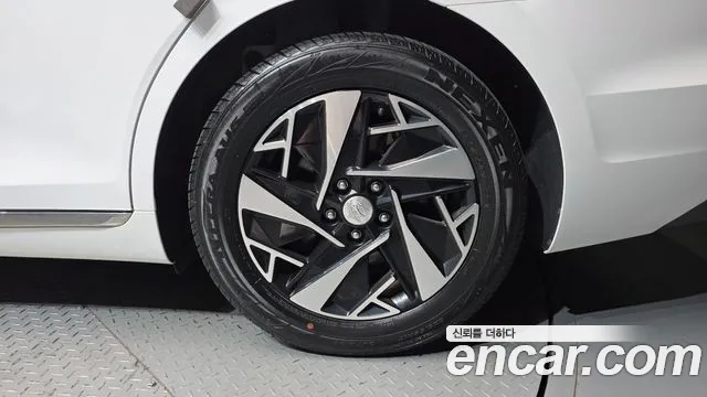 Hyundai Grandeur Grandeur (New) Hybrid — Фото автомобиля 6
