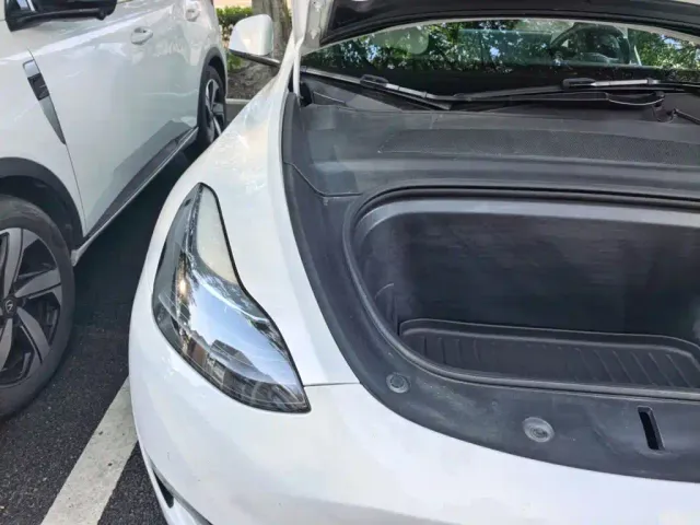 Tesla Model Y — Фото автомобиля 18