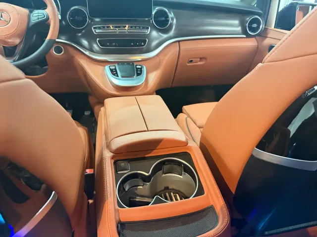 Mercedes-Benz V-Class — Фото автомобиля 6