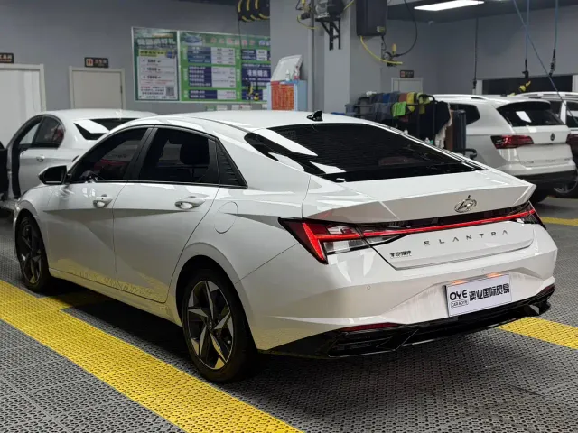 Hyundai Elantra — Фото автомобиля 4