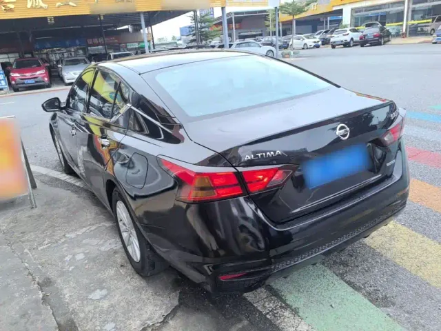Nissan Teana — Фото автомобиля 4
