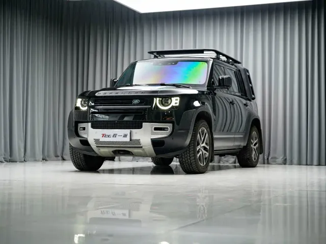 Land Rover Defender — Фото автомобиля 3