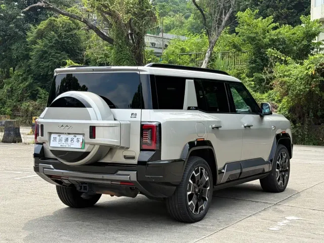 BYD FangChengBao Leopard 8 — Фото автомобиля 13
