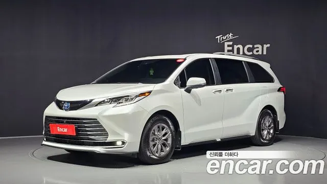 Фотография автомобиля — Toyota Sienna 4th Gen