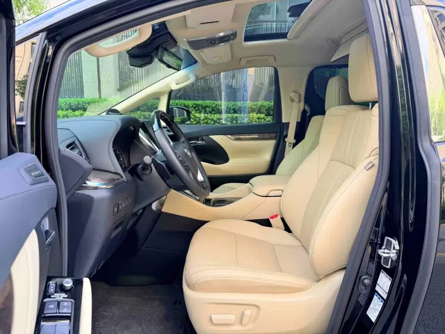 Toyota Alphard — Фото автомобиля 12