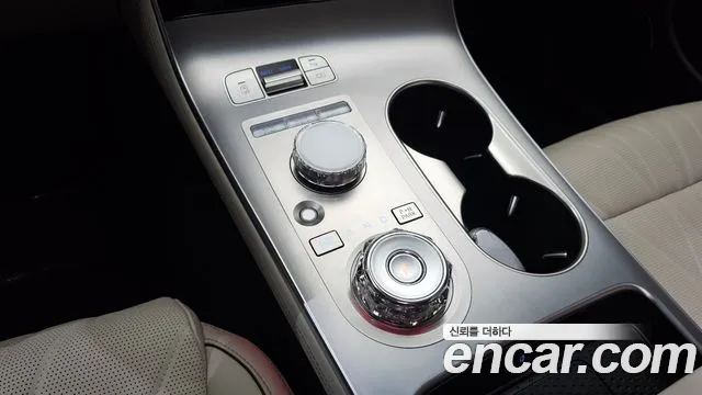 Genesis GV70 — Фото автомобиля 12