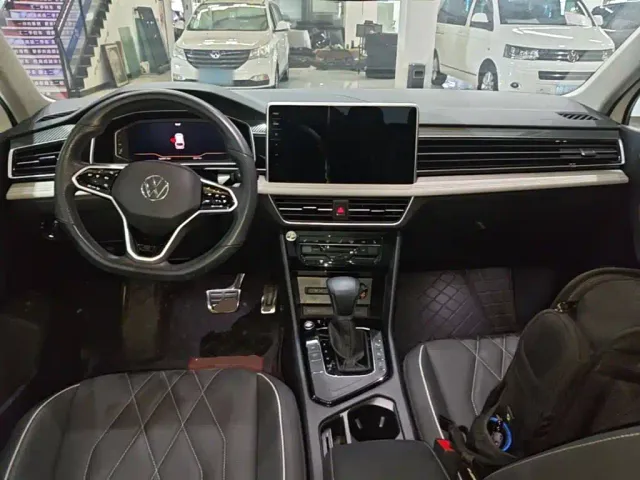 Volkswagen Tiguan L — Фото автомобиля 9