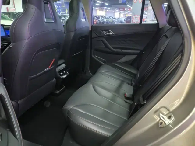 Roewe RX5 — Фото автомобиля 16