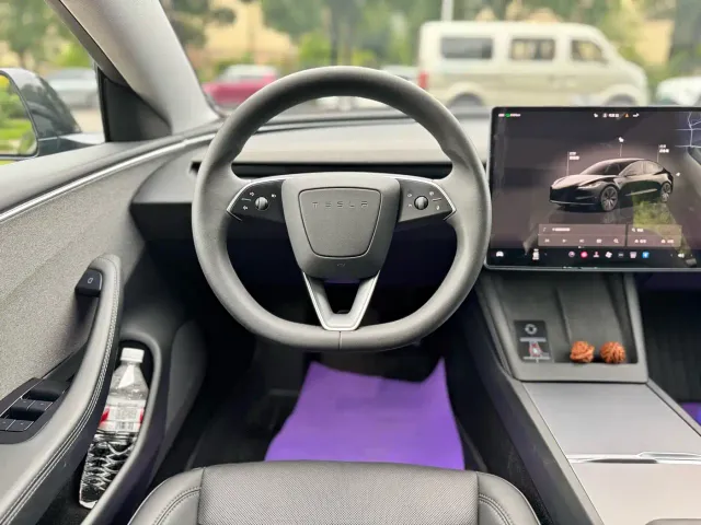 Tesla Model 3 — Фото автомобиля 11