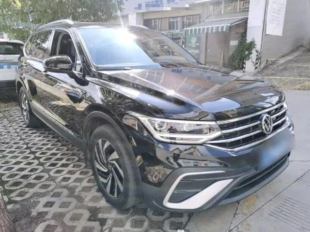 Volkswagen Tiguan L — Фото автомобиля 3