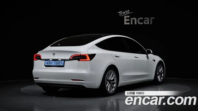 Tesla Model 3 — Фото автомобиля 2