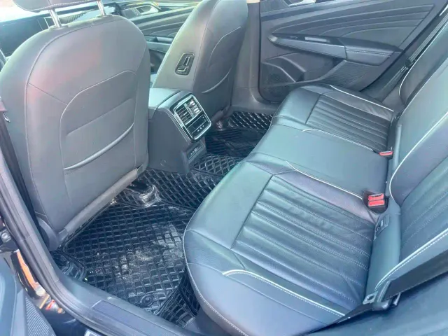 Volkswagen Passat — Фото автомобиля 12