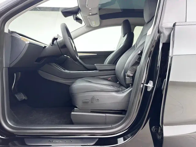 Tesla Model Y 2022 Facelift Rear-Wheel Drive Version — Фото автомобиля 6