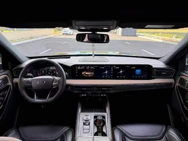 Ford Explorer — Фото автомобиля 5