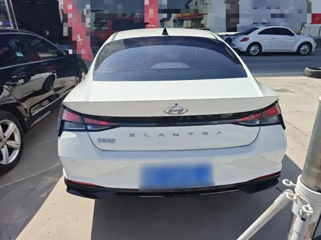 Hyundai Elantra — Фото автомобиля 5