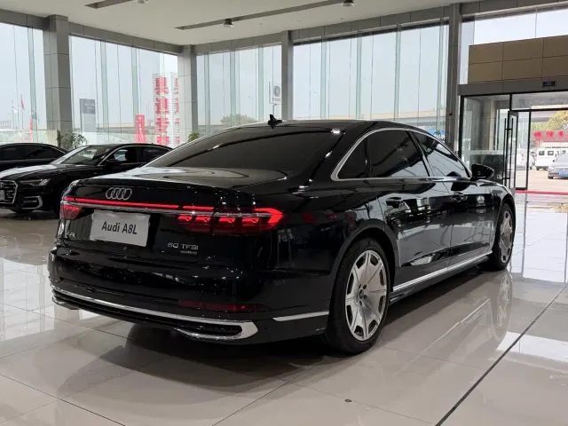 Audi A8 — Фото автомобиля 3