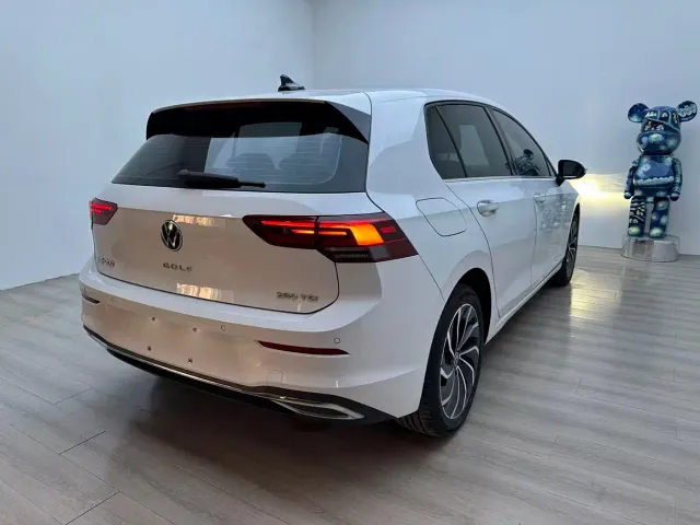 Volkswagen Golf — Фото автомобиля 4