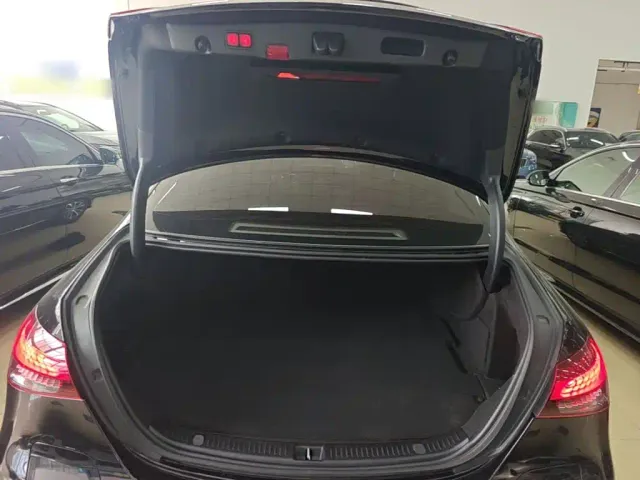 Mercedes-Benz E-Class — Фото автомобиля 14