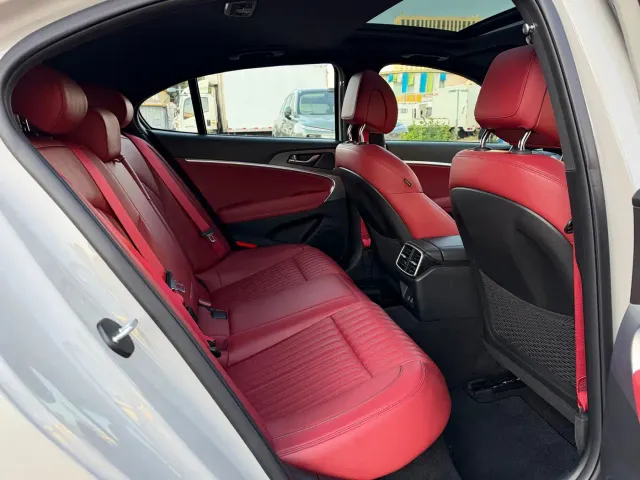 Genesis G70 — Фото автомобиля 14