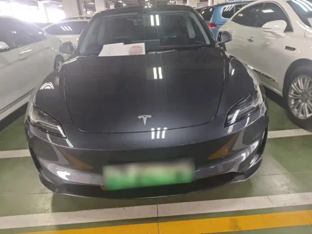 Tesla Model 3 — Фото автомобиля 2