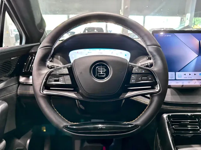 BYD Tang — Фото автомобиля 17