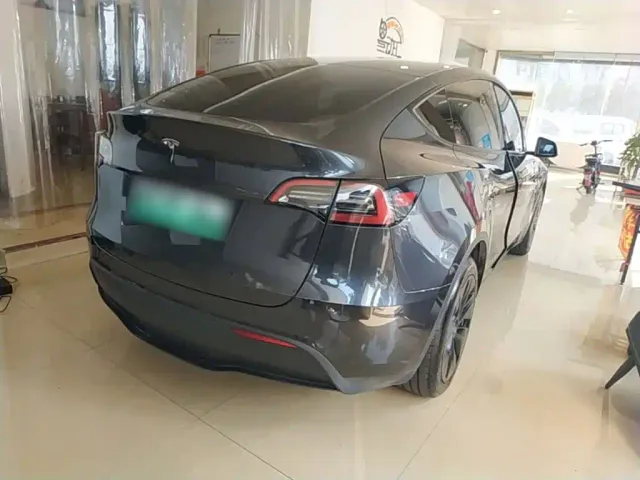 Tesla Model Y — Фото автомобиля 6