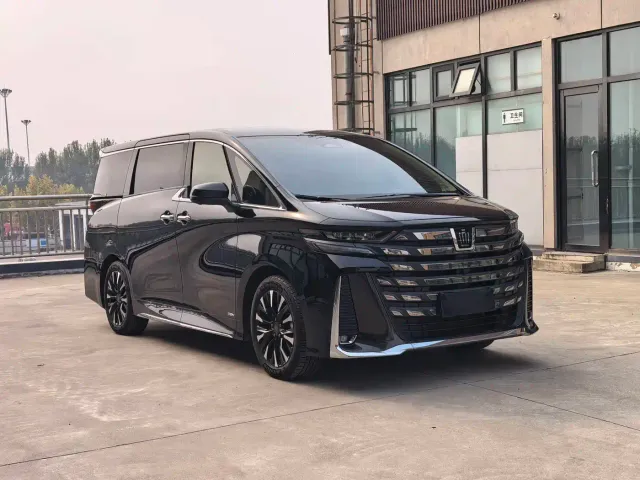 Toyota Vellfire — Фото автомобиля 2