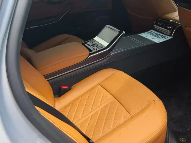 Audi A8 — Фото автомобиля 6