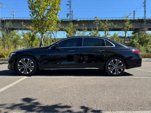 Mercedes-Benz E-Class — Фото автомобиля 10