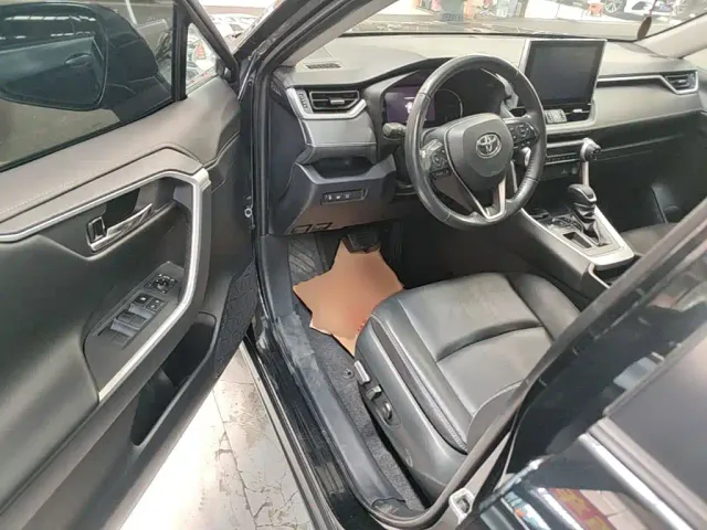 Toyota RAV4 — Фото автомобиля 15