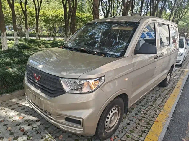 Фотография автомобиля — Wuling Hongguang V