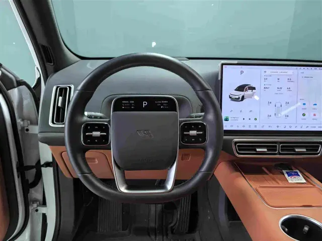 Li Auto L7 — Фото автомобиля 11