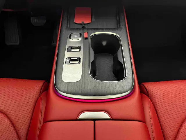 Xiaomi SU7 — Фото автомобиля 10