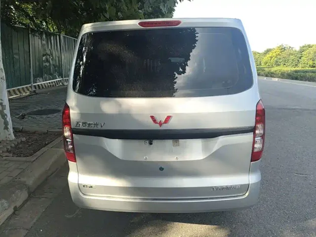 Wuling Hongguang V — Фото автомобиля 3