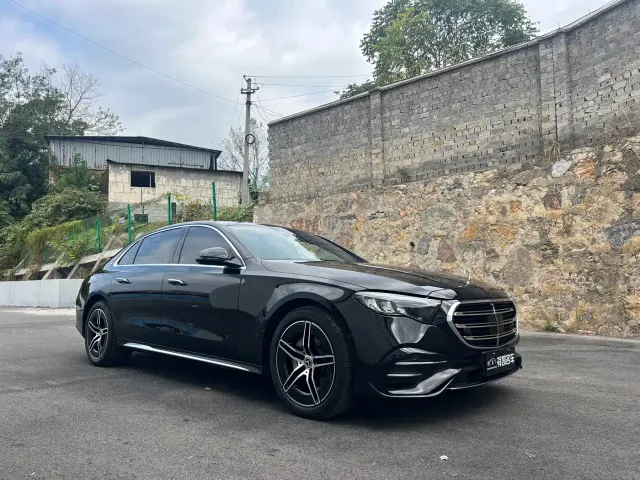 Mercedes-Benz E-Class — Фото автомобиля 3