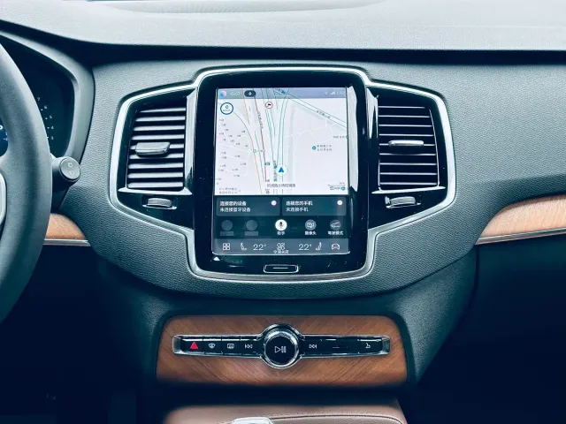 Volvo XC90 — Фото автомобиля 11