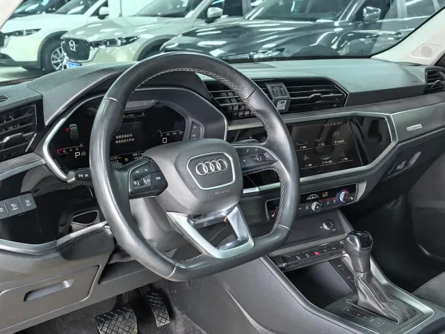 Audi Q3 — Фото автомобиля 11