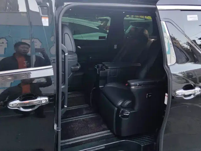 Toyota Vellfire — Фото автомобиля 11