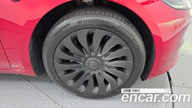 Tesla Model 3 — Фото автомобиля 6
