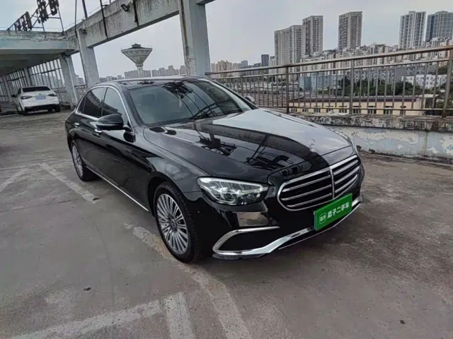 Mercedes-Benz E-Class — Фото автомобиля 3